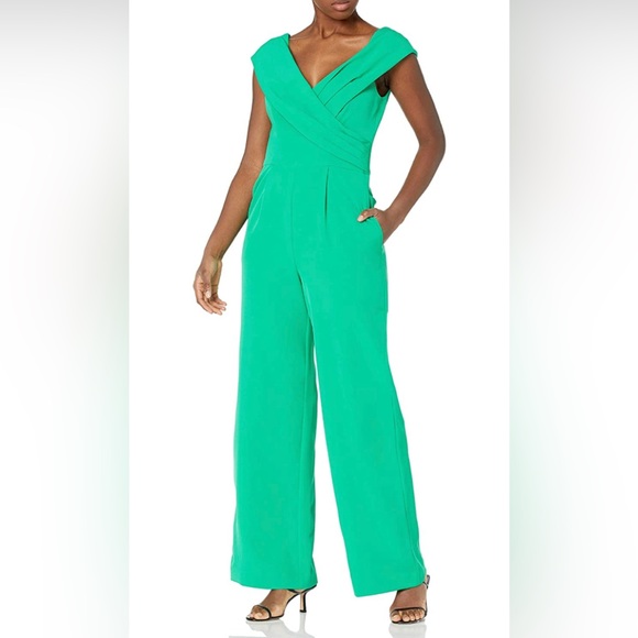 💚 Vince Camuto Double Lined Jumpsuit in Stunning Green Color 💚 - Picture 2 of 7